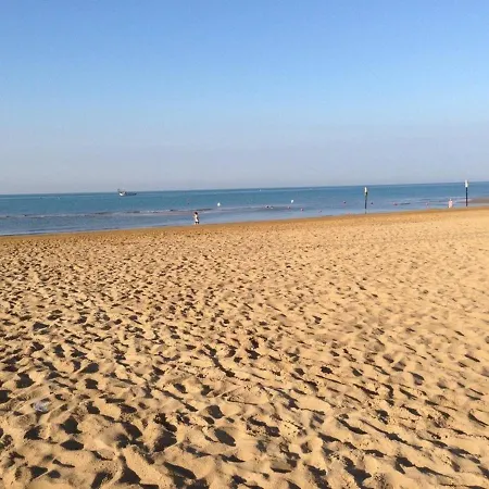 Cool Private Parking - Airco - Beach Amenities *